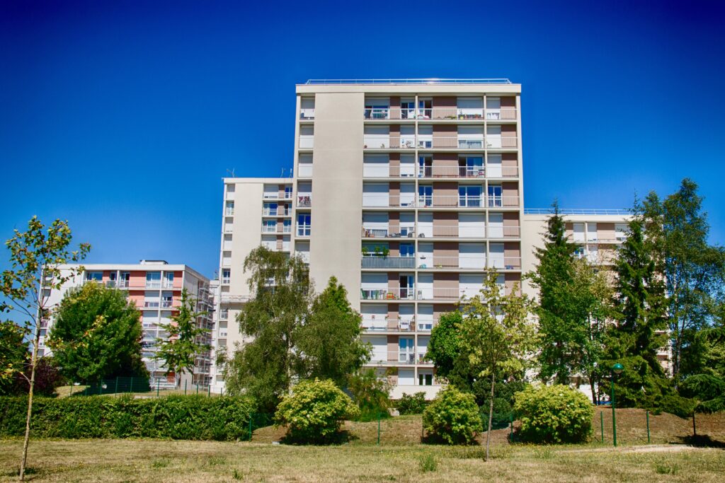 travaux rénovation énergétique étanchéité des toitures terrasses sous gravillons en copropriété à Taverny dans le Val d'Oise 