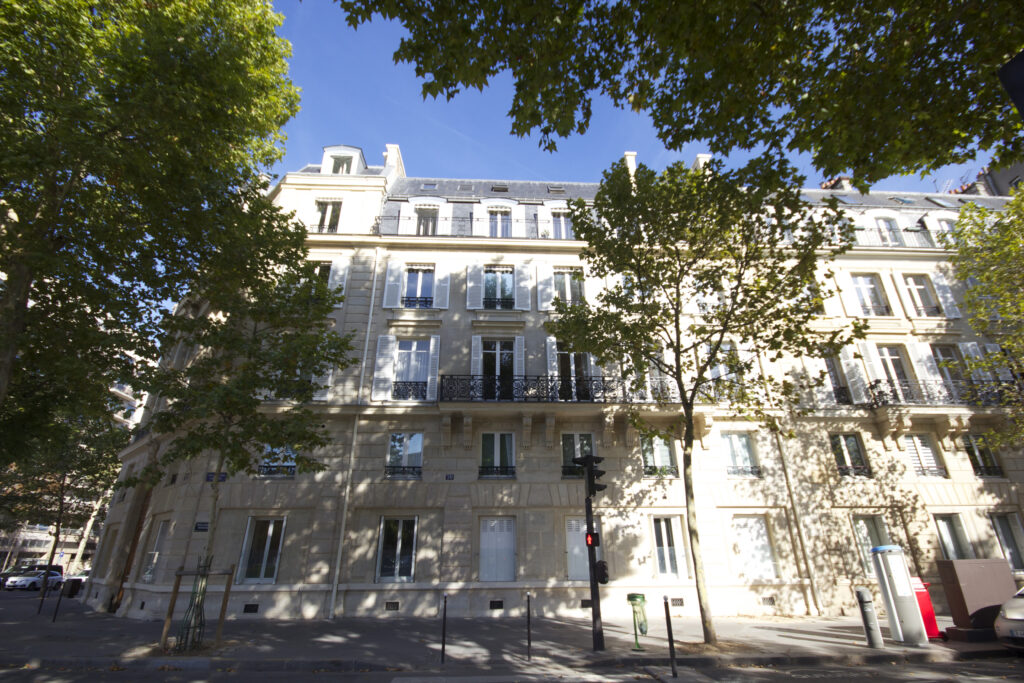 travaux de ravalement de façade en pierre de taille d'une copropriété haussmannien paris 17