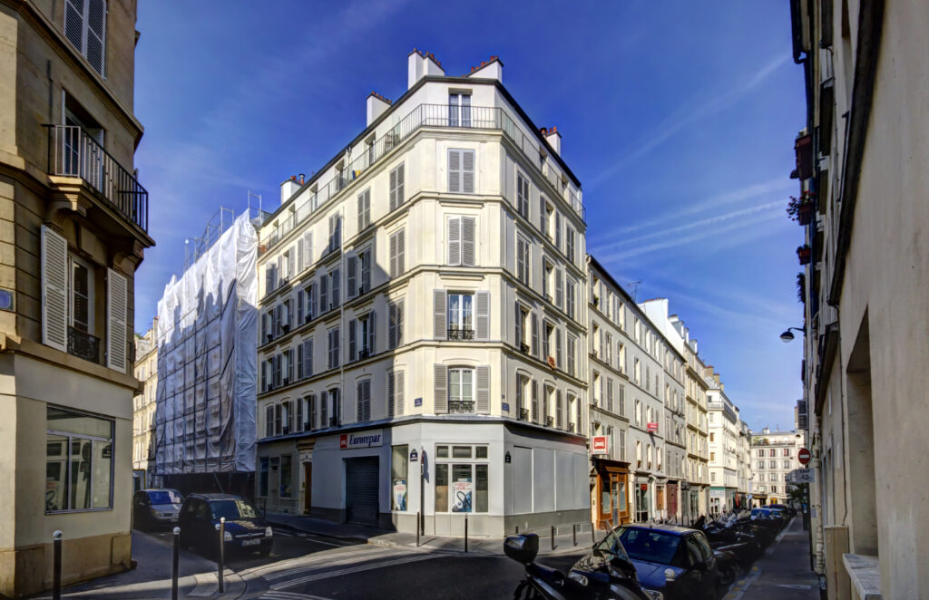 travaux de ravalement de façade en pierre de taille d'une copropriété haussmannien paris 17