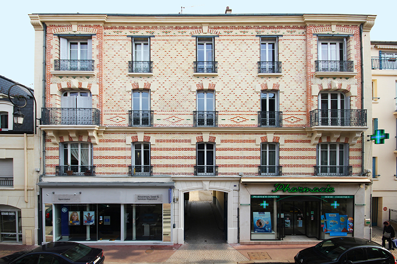 Après travaux de ravalement en copropriété  à Maisons-Laffitte dans les Yvelines (78) rue de la muette, façade en pierre 