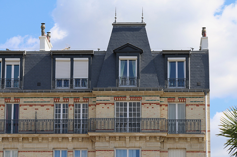 Après travaux de ravalement en copropriété  à Maisons-Laffitte dans les Yvelines (78) Avenue du Général de Gaulle sur façade en pierre