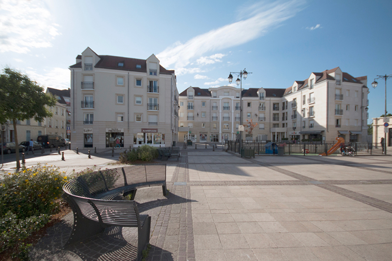 Après travaux de ravalement en copropriété à Maisons-Laffitte dans les Yvelines (78) Place du Maréchal Juin 